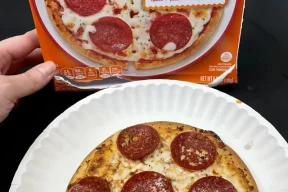 lean-cuisine-protein-kick-pepperoni-pizza-made-this-in-the-v0-jI77zrzqQfsdX8NLEYh0ROoF<em>pCLatEpWxZJw</em>BSB0E