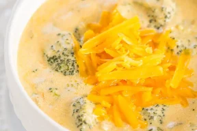 broccolicheesesoup-14-630×945