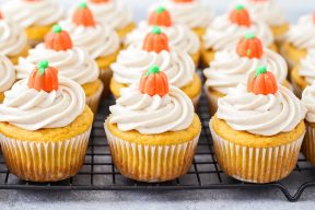 pumpkin-cupcakes3-resize-12