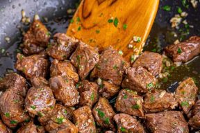Air-Fryer-Garlic-Butter-Steak-Bites-2