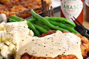 chicken-fried-steak-recipe-with-gravy-on-plate