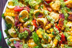 Corn-Pasta-Salad-with-Bacon-and-Creamy-Pesto-Dressing-1