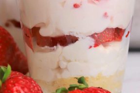 low-carb-strawberry-cheesecake-cups-hero